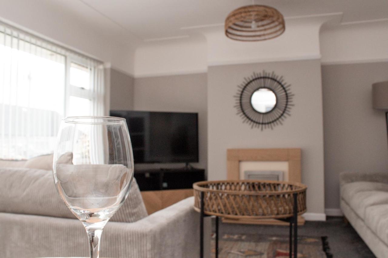 Cosy 3Bed Bungalow In West Kirby, Free Parking Frankby Екстериор снимка