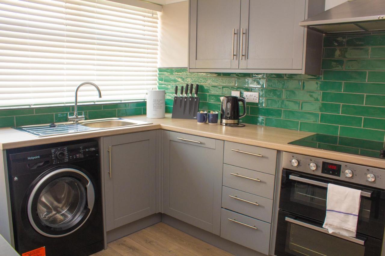Cosy 3Bed Bungalow In West Kirby, Free Parking Frankby Екстериор снимка