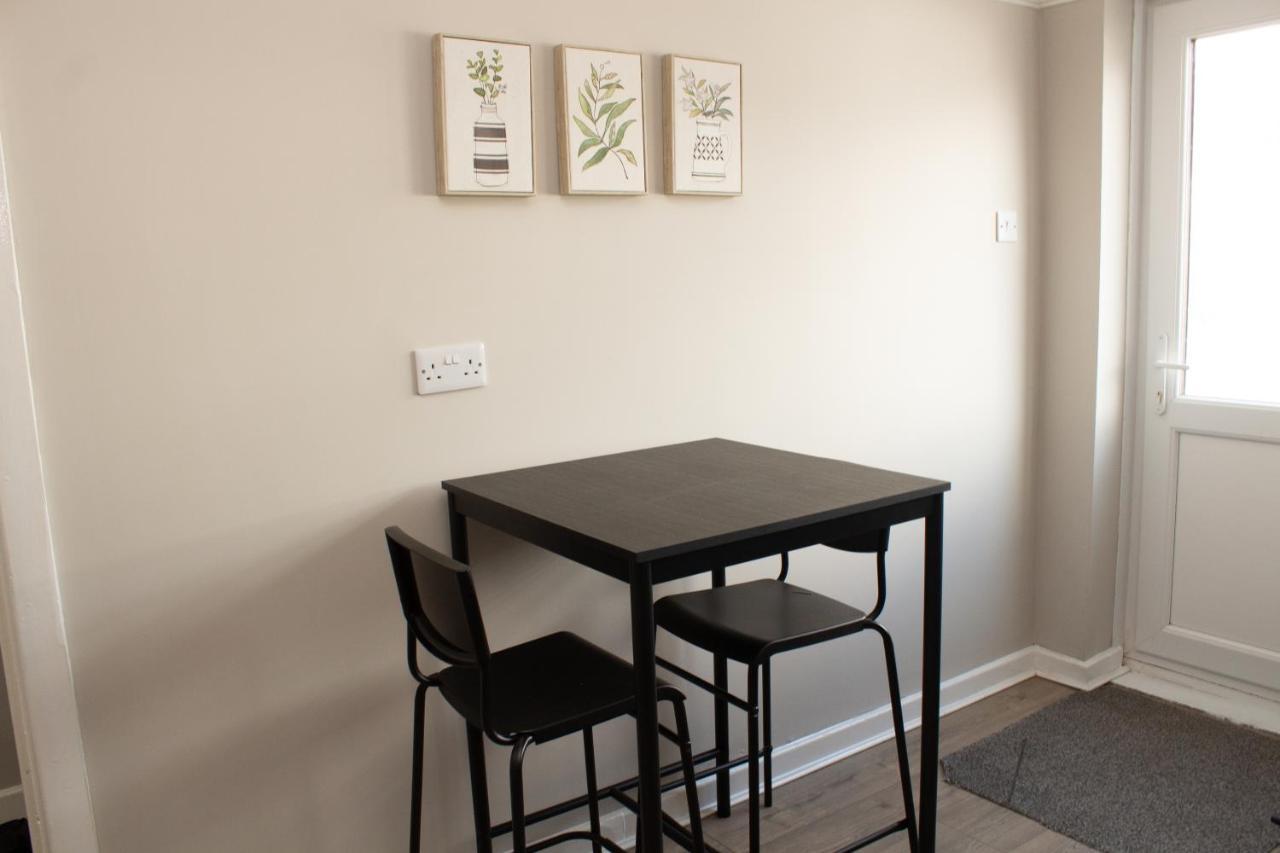 Cosy 3Bed Bungalow In West Kirby, Free Parking Frankby Екстериор снимка