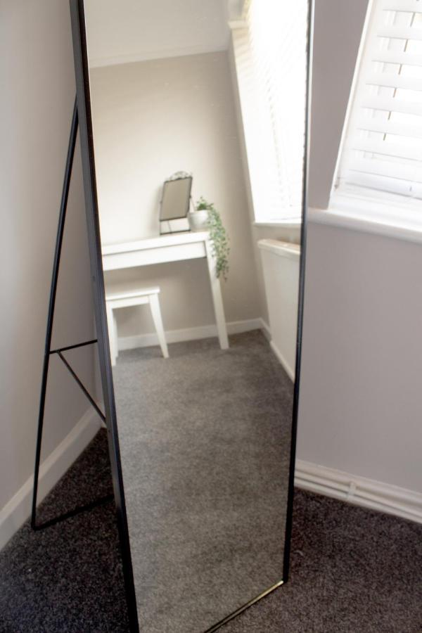 Cosy 3Bed Bungalow In West Kirby, Free Parking Frankby Екстериор снимка