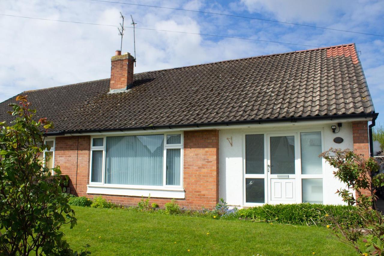 Cosy 3Bed Bungalow In West Kirby, Free Parking Frankby Екстериор снимка